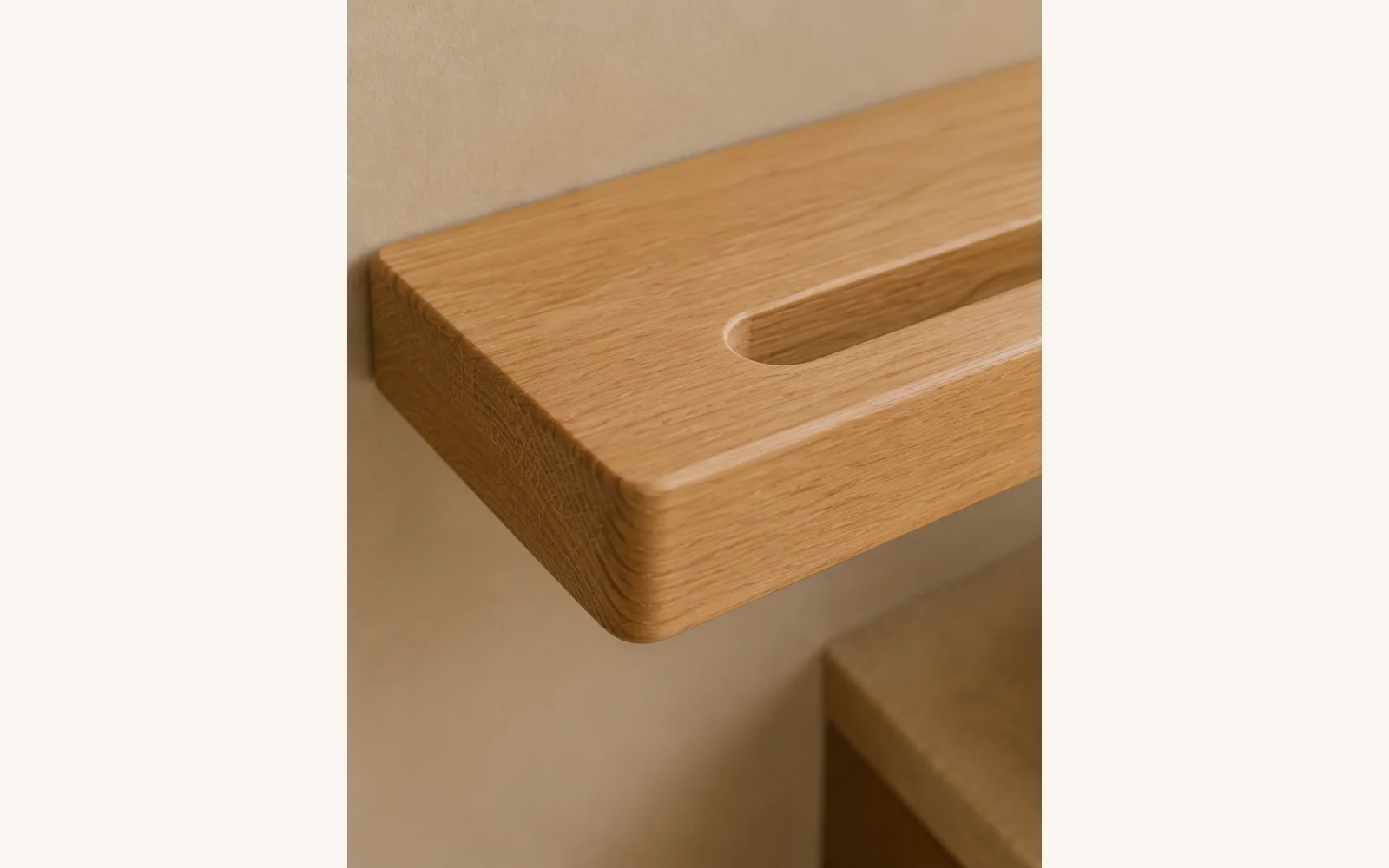 Dębowa półka łazienkowa z uchwytem na ręcznik — głębokość 12 cm × 3 cm - zdjecie produktu